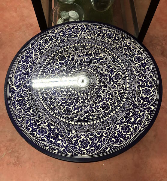 Mesa pintada a mano  color violeta